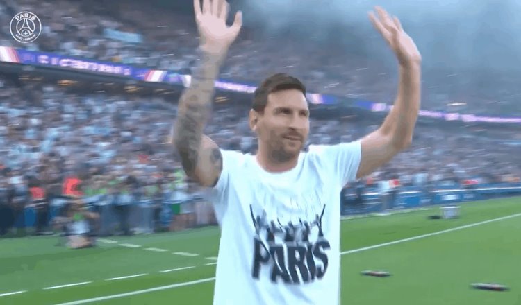 Aficionados corean el nombre de Messi durante torneo Joan Gamper