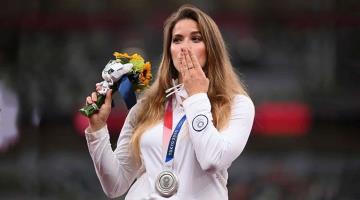 Subasta atleta medalla ganada en Tokio 2020 para pagar cirugía de un menor