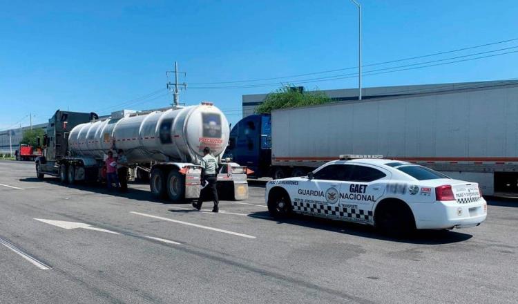 Aseguran 70 mil litros de combustible en tramos carreteros de Tamaulipas