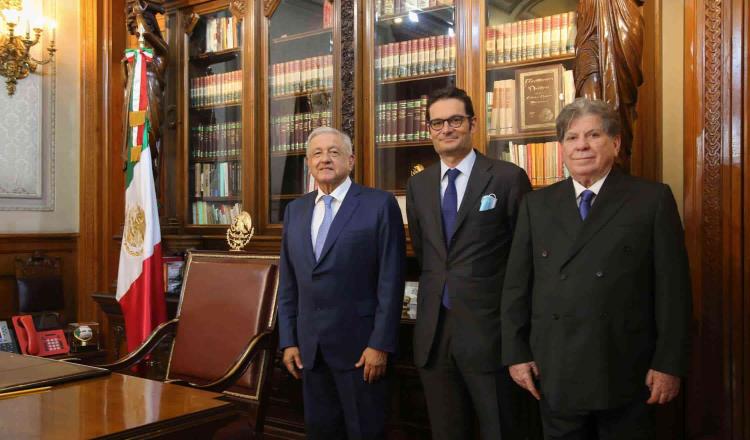 Recibe AMLO a directivos de Multimedios y El País, en Palacio Nacional