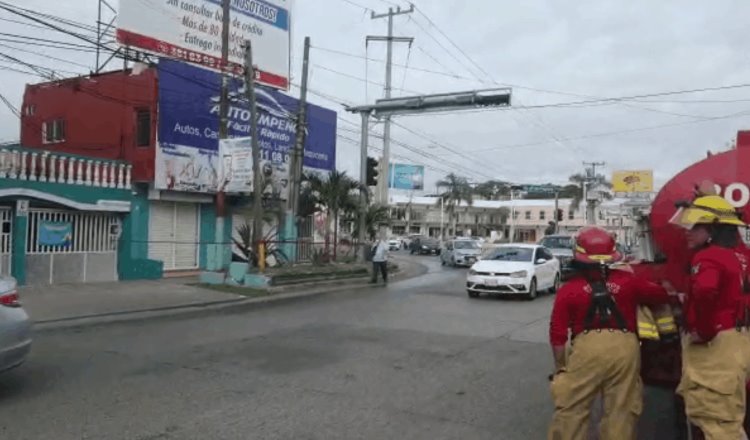 Acordonan zona peatonal en Méndez y 27 de Febrero por cortocircuito