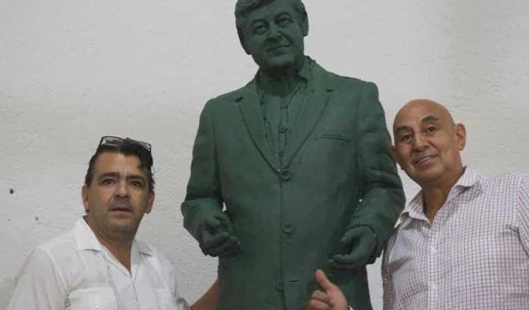 Asociación civil develará estatua de AMLO, hecha en bronce, en Palacio Nacional