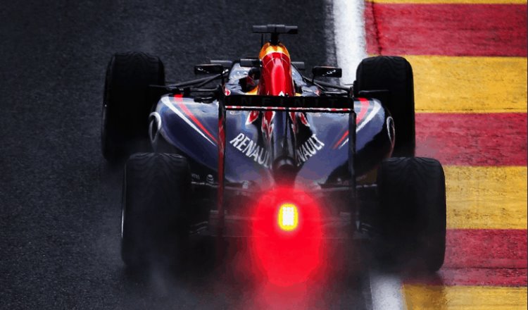 Red Bull, con dificultades para terminar el campeonato tras choques de Mercedes
