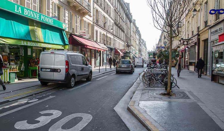 Limita París velocidad de los automóviles a 30 km/h