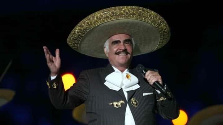 Alimentan a Vicente Fernández a través de una sonda