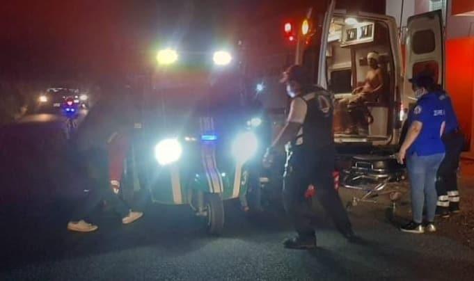 Motociclistas se accidentan tras explotar llanta de su unidad… en Comalcalco
