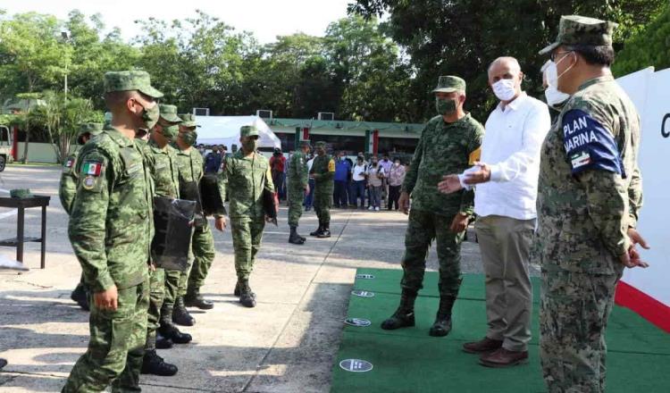 Atestigua gobernador Carlos Manuel Merino entrega de insignias por ascenso al personal militar