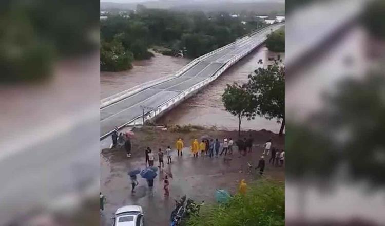 Incomunicados por colapso de puente en Sinaloa