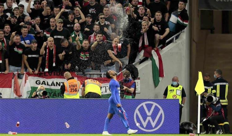 FIFA advierte sanciones contra aficionados de Hungría por racismo