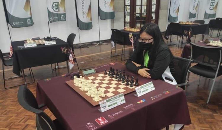 Felicita gobernador de Tabasco a ajedrecista que obtuvo medalla de oro en los Juegos Nacionales 