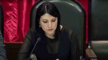 Entrega Victoria Rodríguez Paquete Económico 2022 al Senado; es la primera mujer en hacerlo