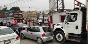 Carambola en Periférico deja solo daños materiales