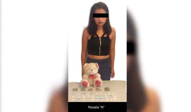 Detienen en Veracruz a mujer que ocultaba drogas en oso de peluche