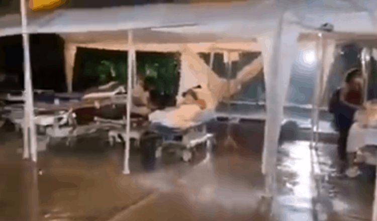 En carpas y bajo la lluvia atienden a pacientes en el ISSSTE en Acapulco tras sismo