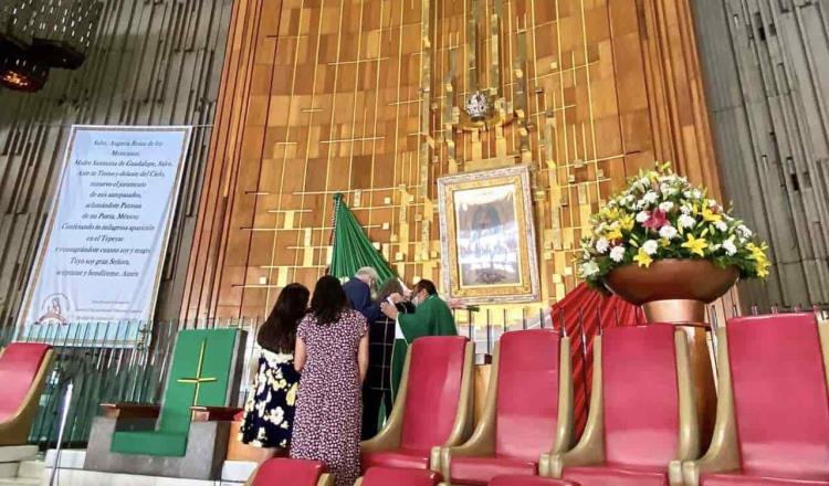 Ken Salazar visita la Basílica de Guadalupe tras ser nombrado embajador de EE. UU. en México