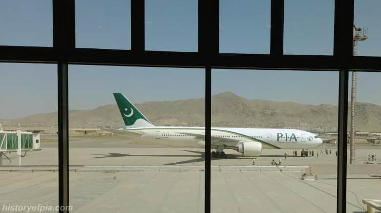 Primer vuelo comercial aterriza en aeropuerto de Kabul tras regreso de los Talibanes