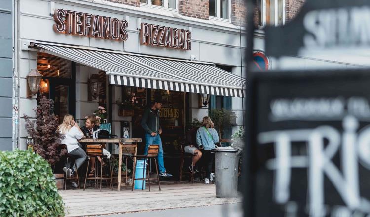 Prohíbe Dinamarca acceso a personas con antecedentes penales a bares y antros