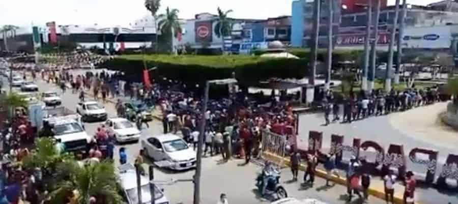 Migrantes inician huelga de hambre indefinida en demanda de que les dejen avanzar hacia el norte