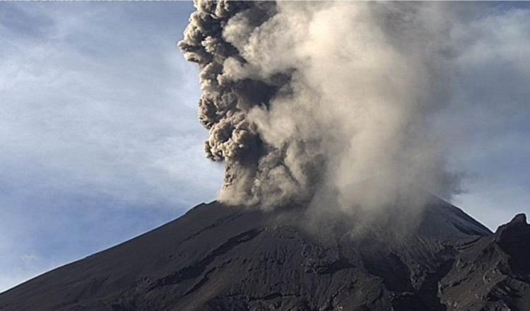 Provoca volcán Popocatépetl columna de humo de más de 1.5 kilómetros de altura
