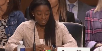 Simone Biles acusa a su exmédico de agresión sexual y al FBI de protegerlo