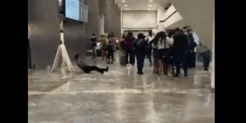 Lluvias provocan inundaciones al interior del aeropuerto de la CDMX