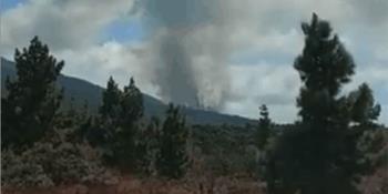 Hace erupción volcán en Islas Canarias; evacúan a más de mil habitantes