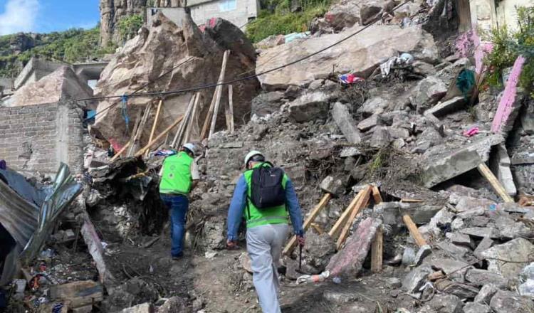 Ofrece AMLO reubicar a nuevas casas a asentados en laderas del cerro del Chiquihuite