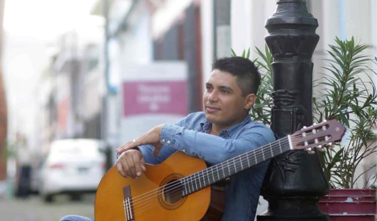 Tabasqueño compone canción a seres queridos que perdió a causa del COVID-19