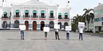 Jóvenes tabasqueños replican "cadena humana" nacional a favor de vacunación anticovid a menores de 18