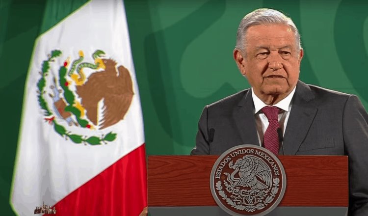Analiza AMLO reformar o eliminar el Artículo 33 constitucional; México vive otra realidad, dice