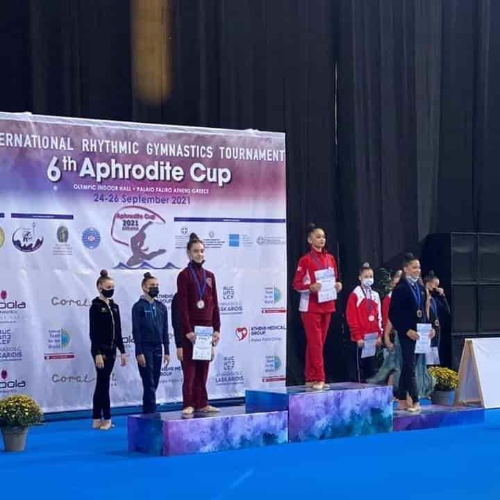 Gimnasta juvenil mexicana gana oro en Torneo Aphrodite Cup de Atenas, Grecia