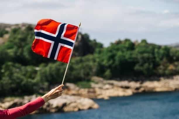 Elimina Noruega restricciones ante mejora en situación epidémica y alto número de vacunados