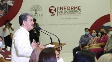 Rinde Evaristo su tercer y último informe de gobierno