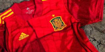 Futbol español subastará jerseys para afectados por volcán