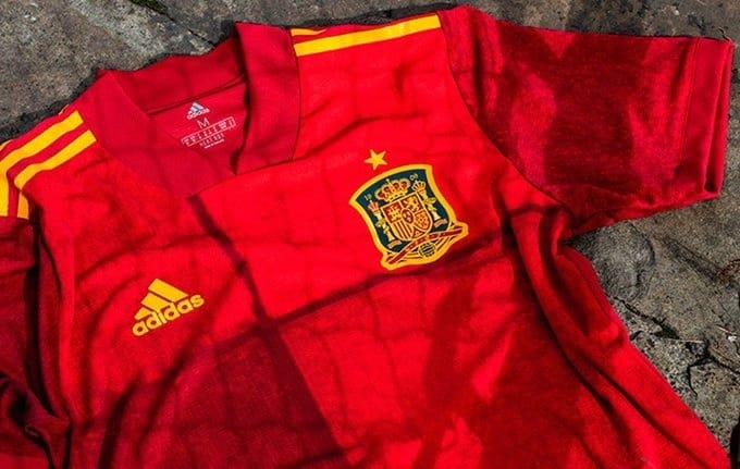 Futbol español subastará jerseys para afectados por volcán
