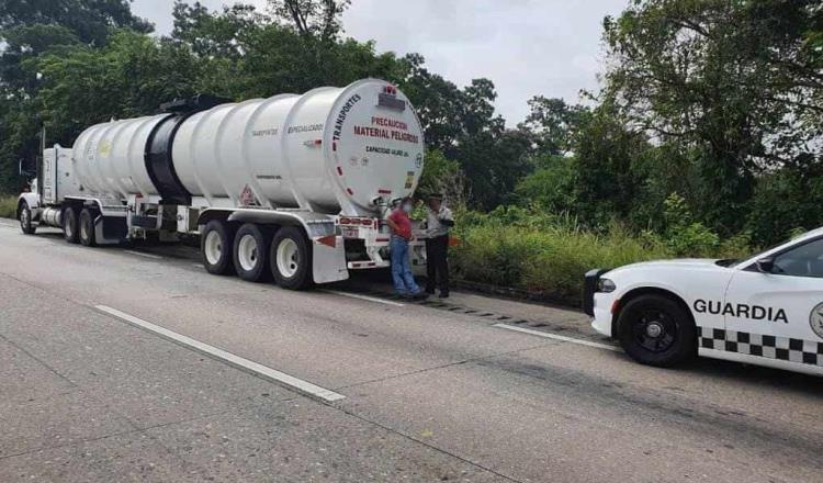 Aseguran pipa con 44 mil litros de diésel robado en carretera de Tabasco