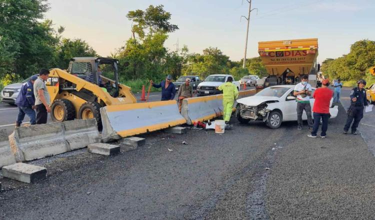 Choca auto contra camión pesado en la Villahermosa-Teapa; una persona resultó lesionada