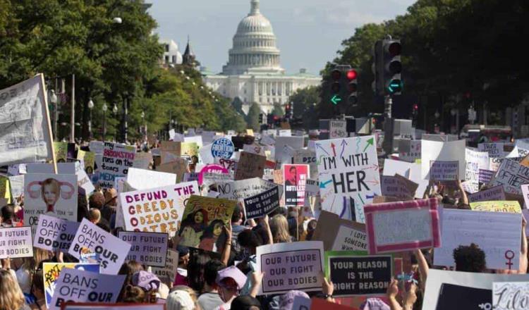 Marchan miles de mujeres en Washington para pedir continuidad del acceso al aborto