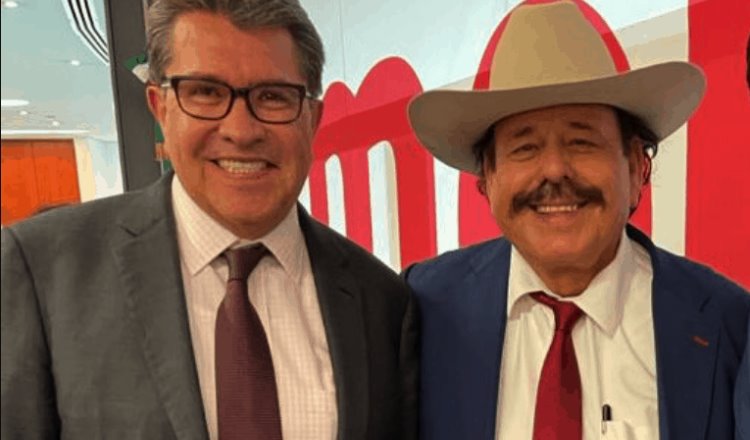 Reciben en Coahuila a Ricardo Monreal con el grito “¡Presidente, presidente!”