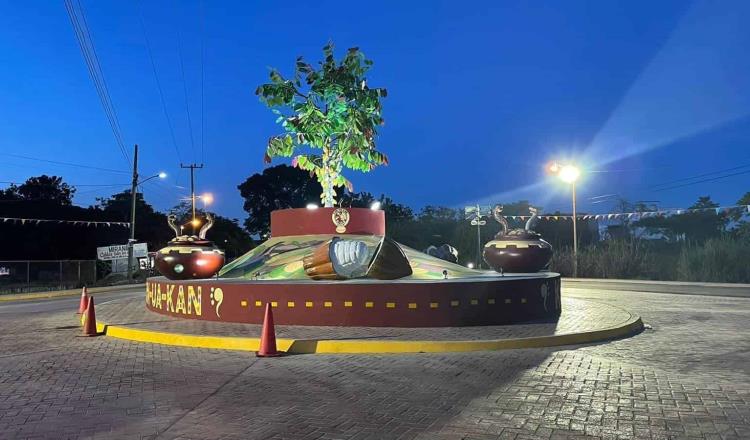 Inaugura Nydia Naranjo nueva glorieta en Cunduacán