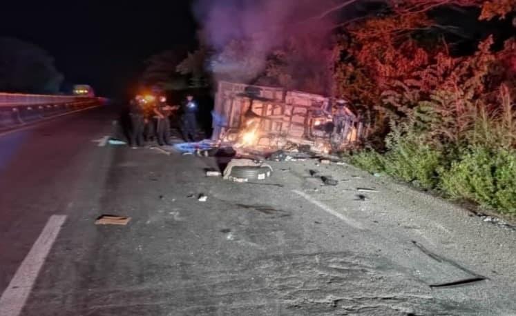 Nuevo accidente carretero en zona sur de Veracruz cobra la vida de tres migrantes hondureños