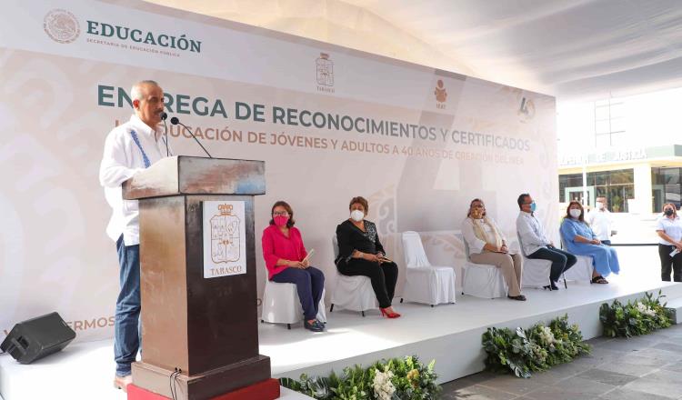 Destaca gobernador trabajo del INEA para disminuir el analfabetismo en México, durante conmemoración de su 40 aniversario