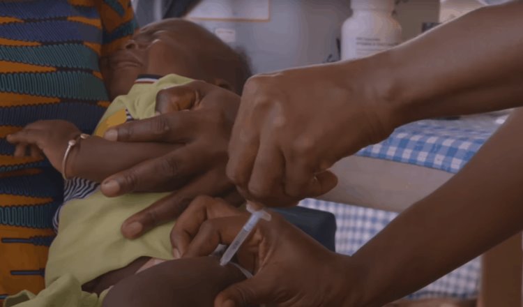 Aprueba OMS que vacuna contra la malaria desarrollada por GlaxoSmithKline se administre a niños de África