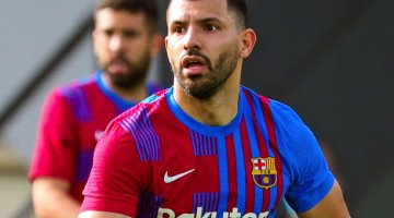 "Kun" Agüero anota su primer gol con el Barça