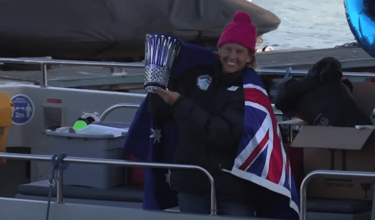 Nadadora australiana rompe récord de cruces al Canal de la Mancha
