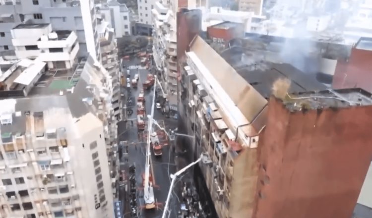 Incendio en edificio de Taiwán deja 46 muertos y varios hospitalizados