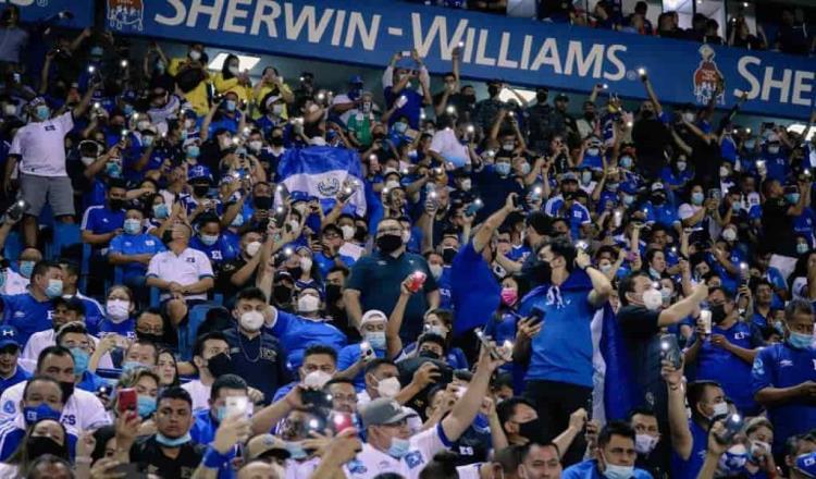 Emite FIFA sanciones contra selección de El Salvador por conducta “discriminatoria” de aficionados