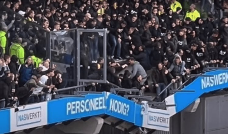 Se colapsa sección de estadio en Holanda con todo y aficionados