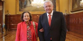 Recibe AMLO a Ifigenia Martínez en Palacio Nacional 