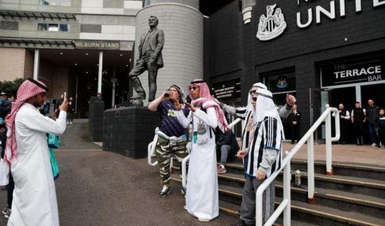 Newcastle pide a aficionados no vestirse con túnica árabe